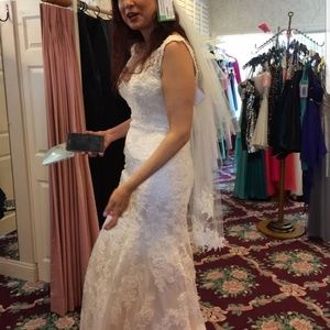 Lace wedding dress brand new never worn